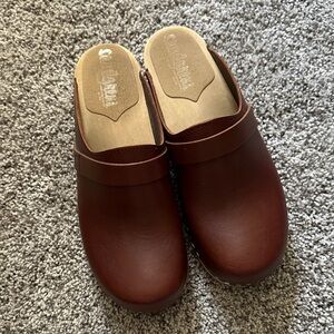 Sandgrens Cognac Leather Slip-On Clogs